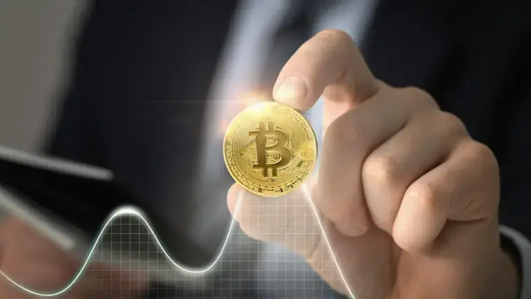 Биткоин закрепился 2027